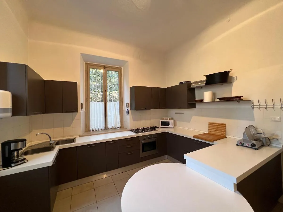 Ghirla La Villa Del Lago לינה וארוחת בוקר